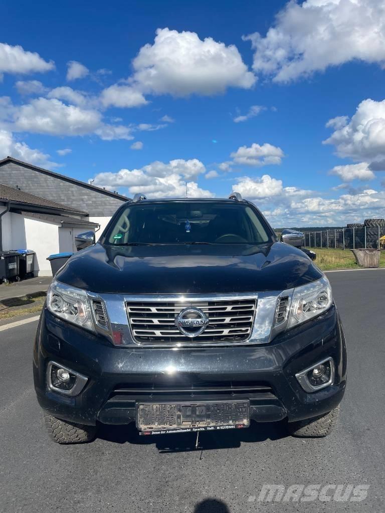 Nissan Navara Пікапи / Бічне розвантаження