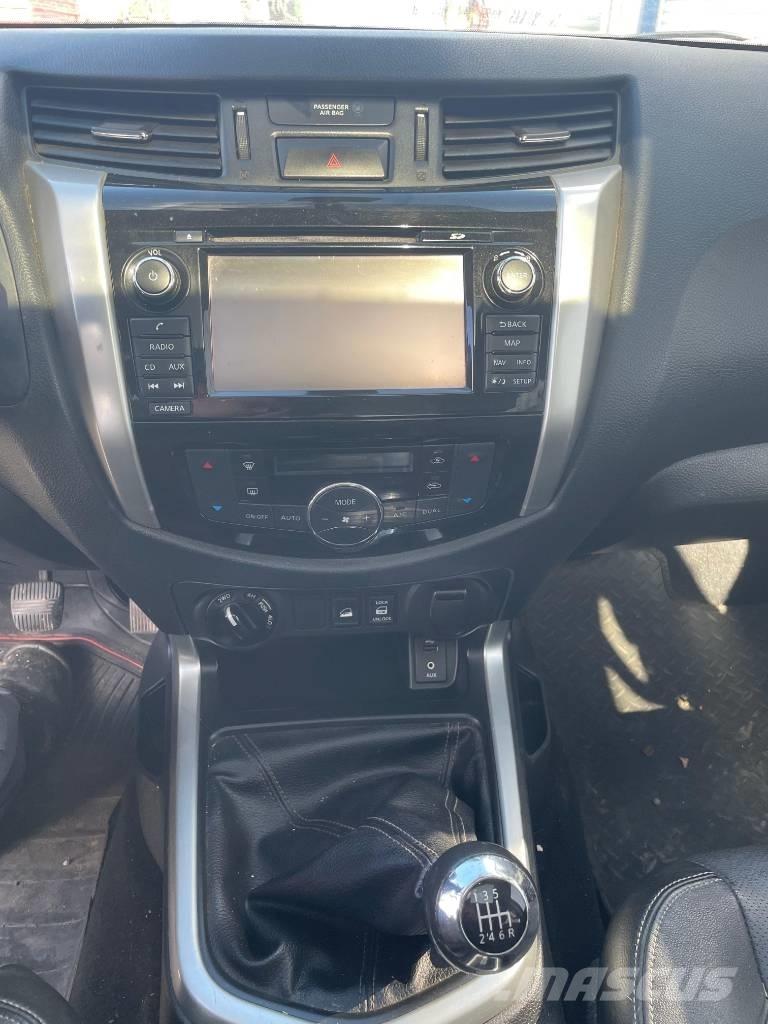 Nissan Navara Пікапи / Бічне розвантаження