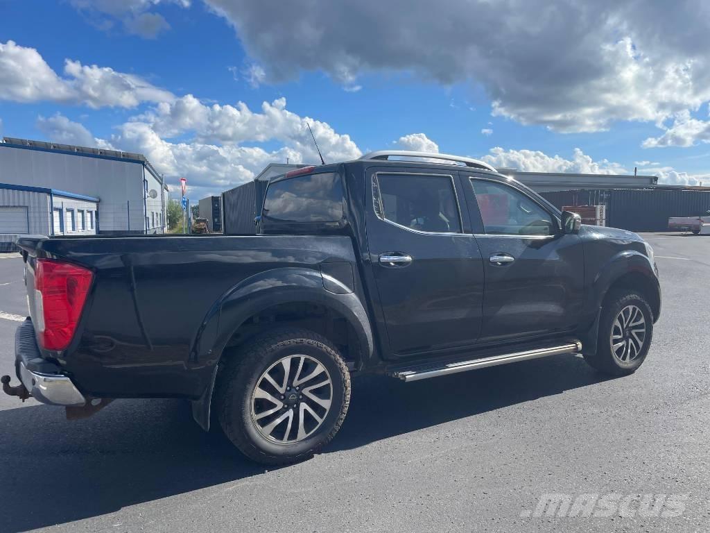 Nissan Navara Пікапи / Бічне розвантаження