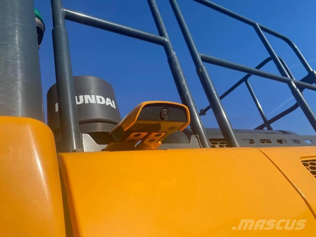 Hyundai HX220L Гусеничні екскаватори