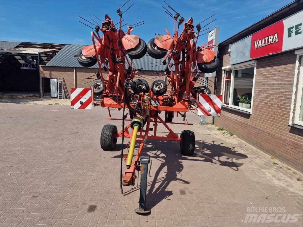Kuhn GF 10802 T Граблі і сінозворушувачі