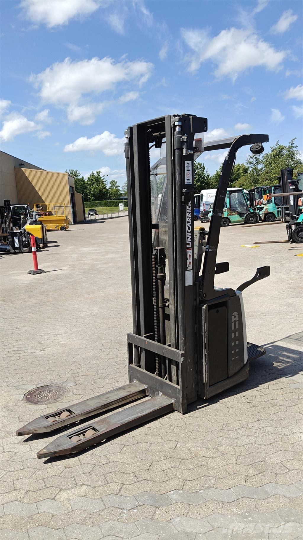 Atlet PSP160 Самохідні електроштабелери