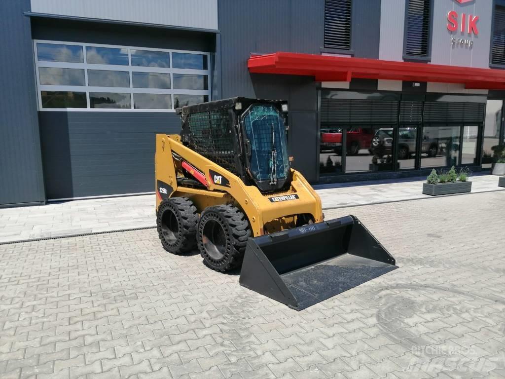 CAT 226 B 3 Міні-навантажувачі