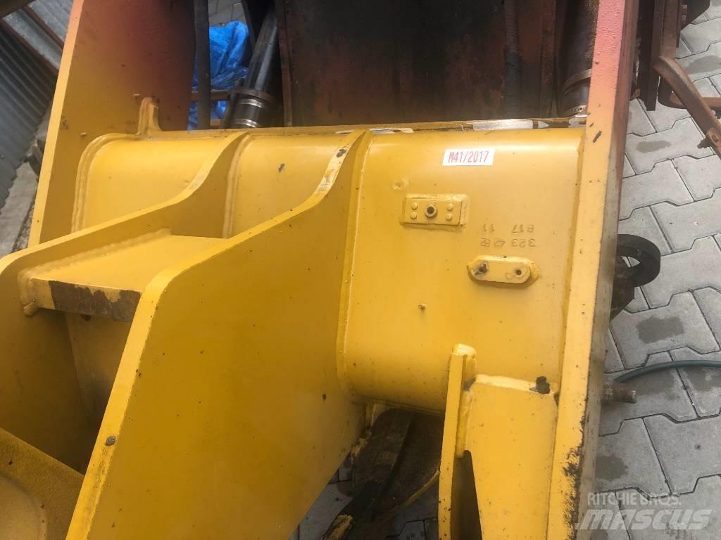 CAT 906 ramiona Шасі