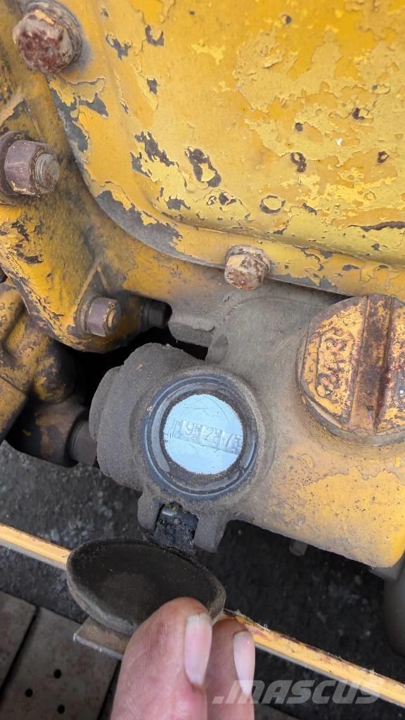 CAT D 2 Гусеничні бульдозери