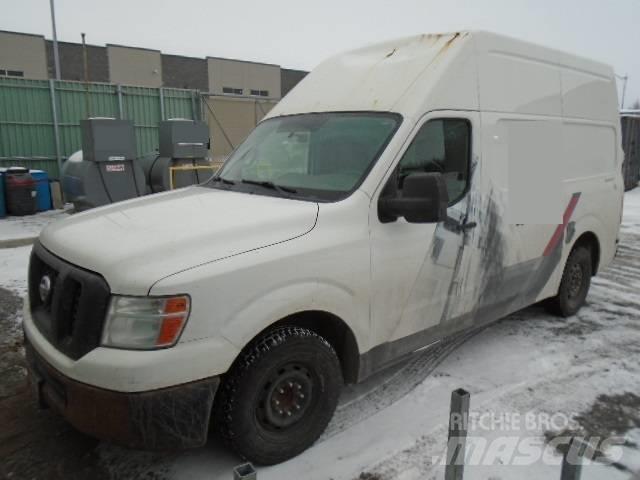 Nissan NV2500HD Фургони