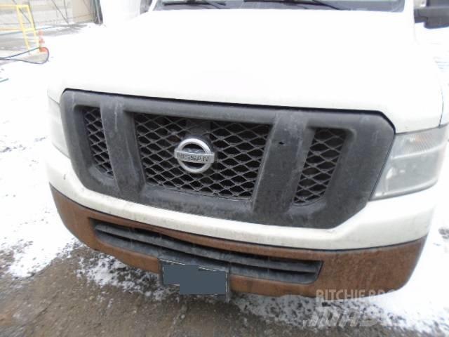 Nissan NV2500HD Фургони