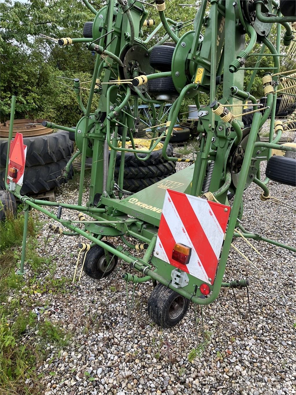 Krone KW 8.82/8 Граблі і сінозворушувачі