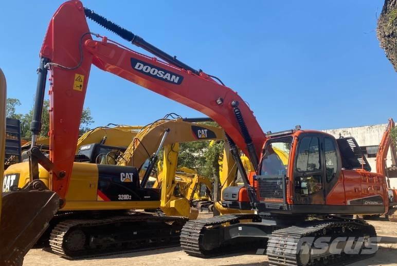 Doosan DX225 Гусеничні екскаватори