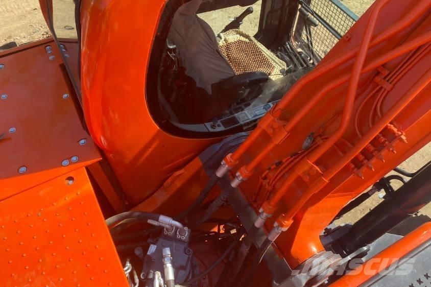 Doosan DX225 Гусеничні екскаватори