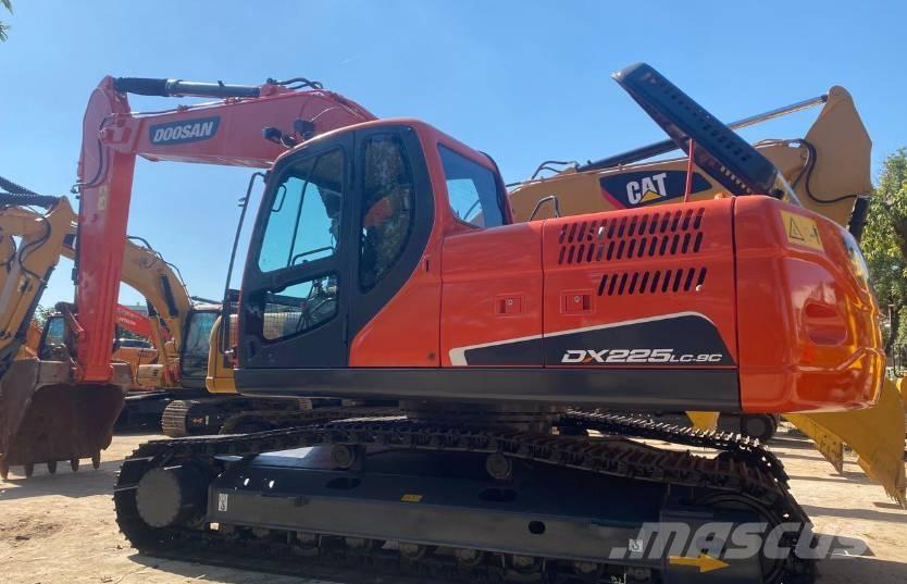 Doosan DX225 Гусеничні екскаватори