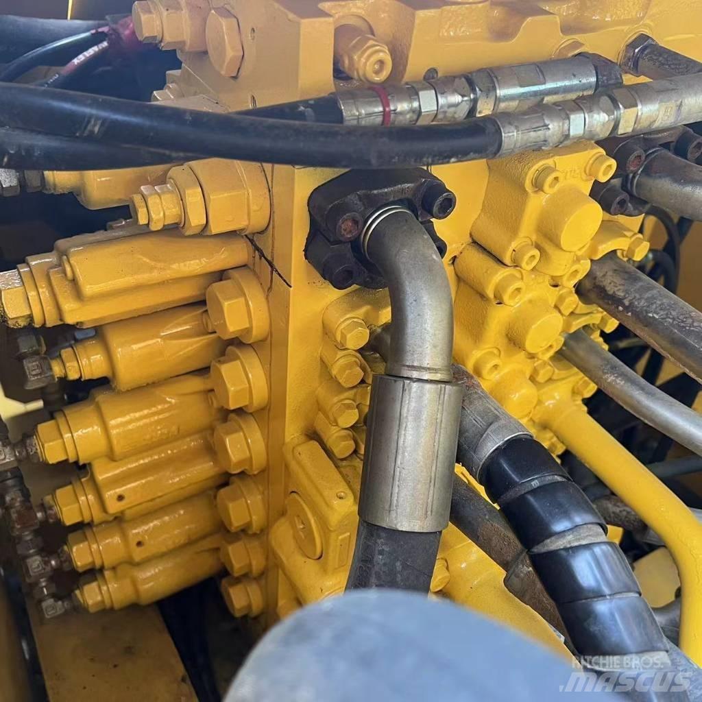 Komatsu PC 240 Гусеничні екскаватори