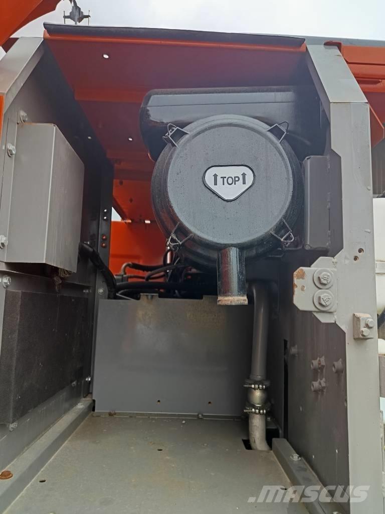 Hitachi ZX 210 Гусеничні екскаватори