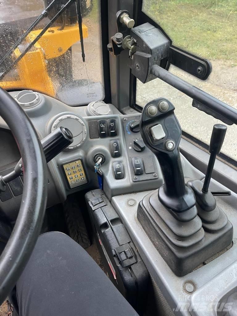 Volvo L 25 Фронтальні навантажувачі