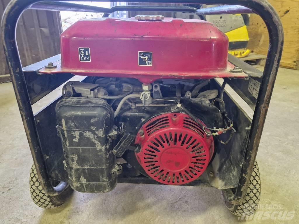 Honda ECMT7000F Бензинові генератори