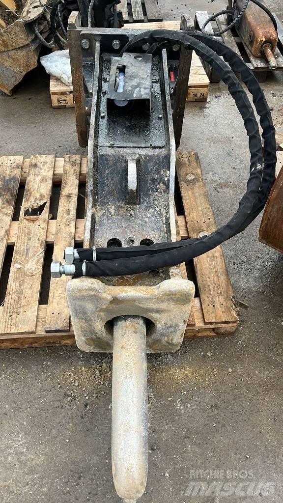 CAT H 115 Плуги