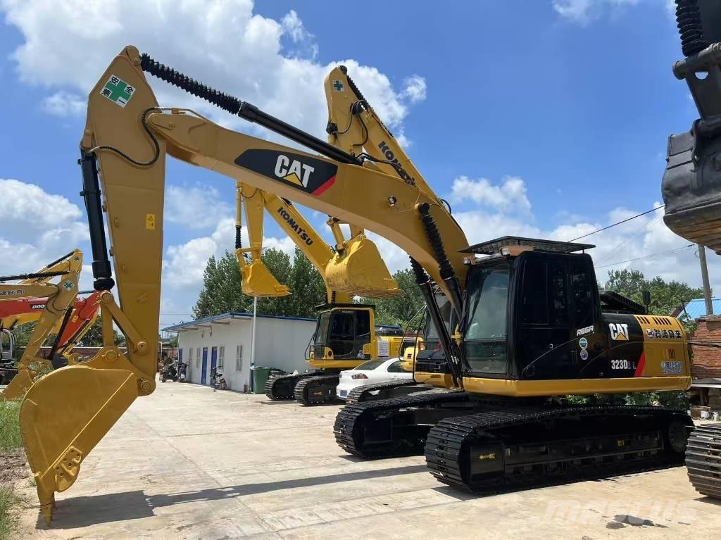 CAT 323 D Гусеничні екскаватори