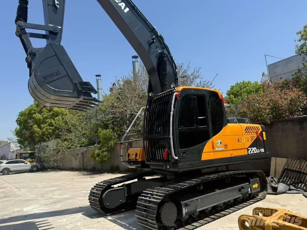Hyundai R220LC-9S Гусеничні екскаватори