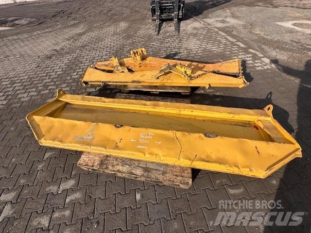 CAT 730 KLAPA Зчленовані самоскиди