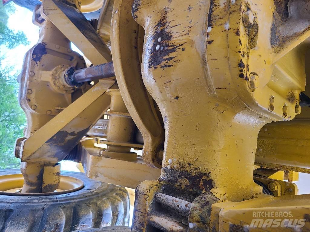 CAT 725 Зчленовані самоскиди