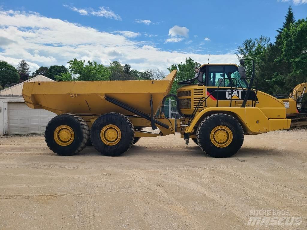 CAT 725 Зчленовані самоскиди