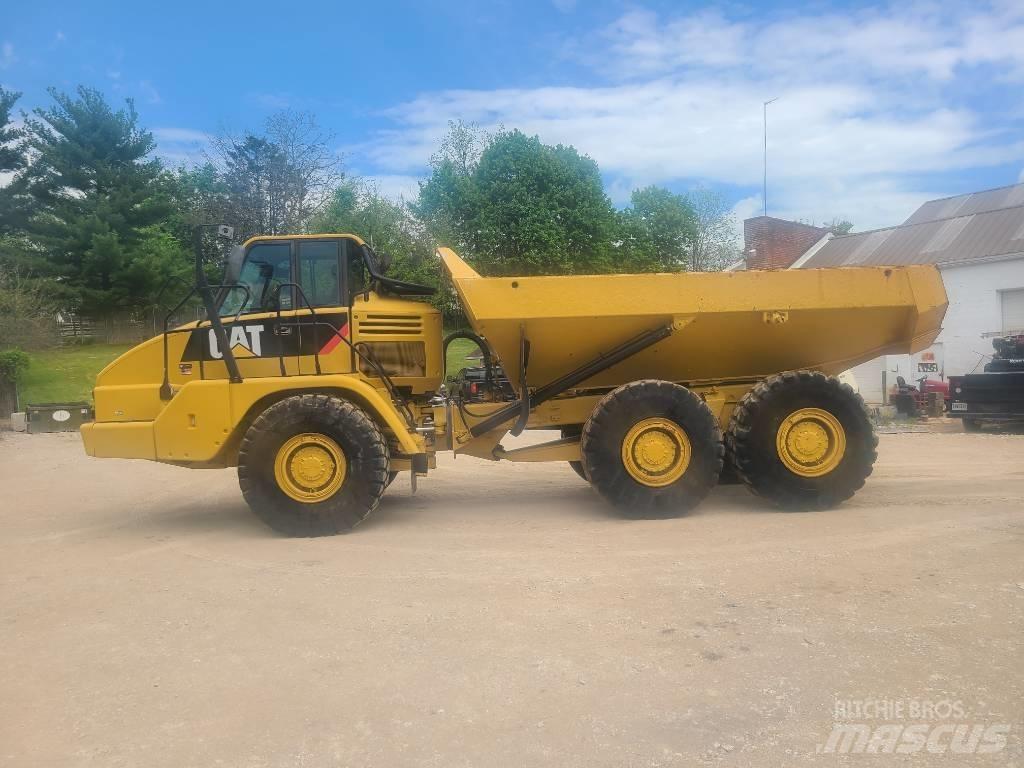 CAT 725 Зчленовані самоскиди