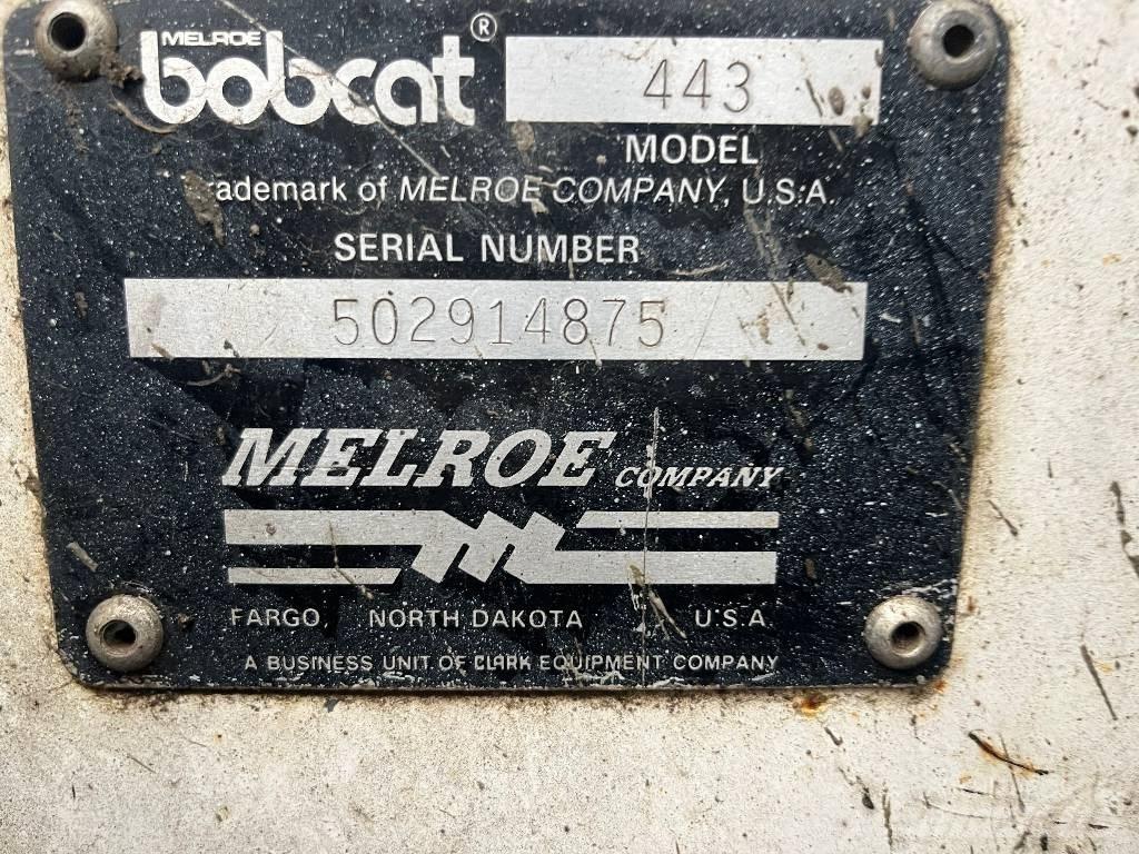 Bobcat 443      V-4129 Фронтальні навантажувачі та екскаватори
