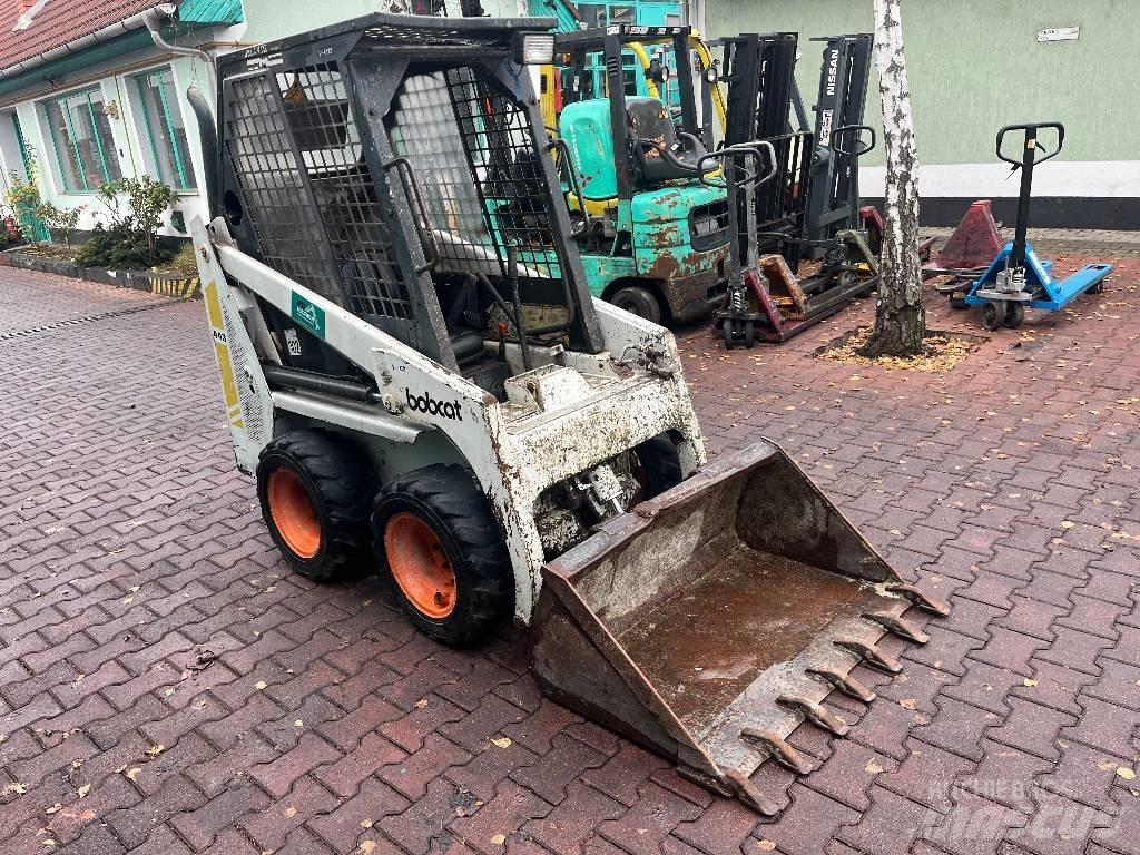 Bobcat 443      V-4129 Фронтальні навантажувачі та екскаватори