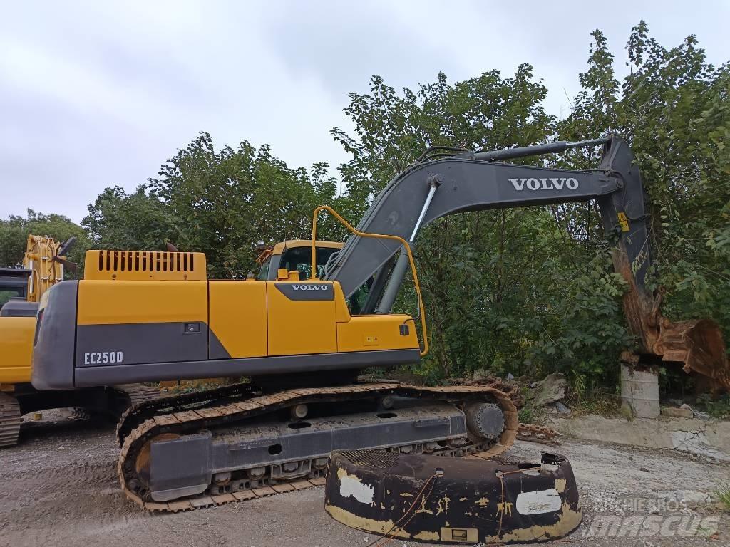 Volvo EC 250 Гусеничні екскаватори