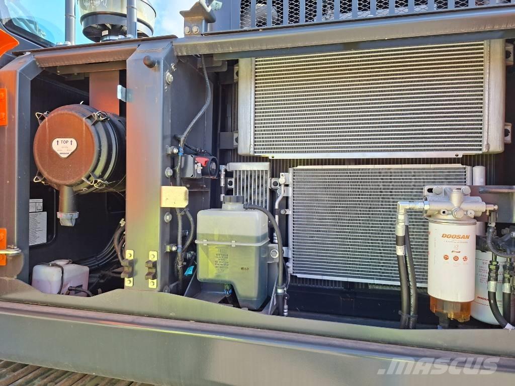 Develon DX225LC-7 Гусеничні екскаватори