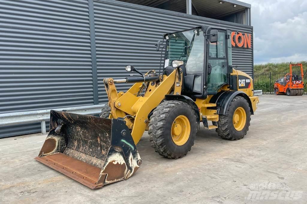 CAT 908M Фронтальні навантажувачі