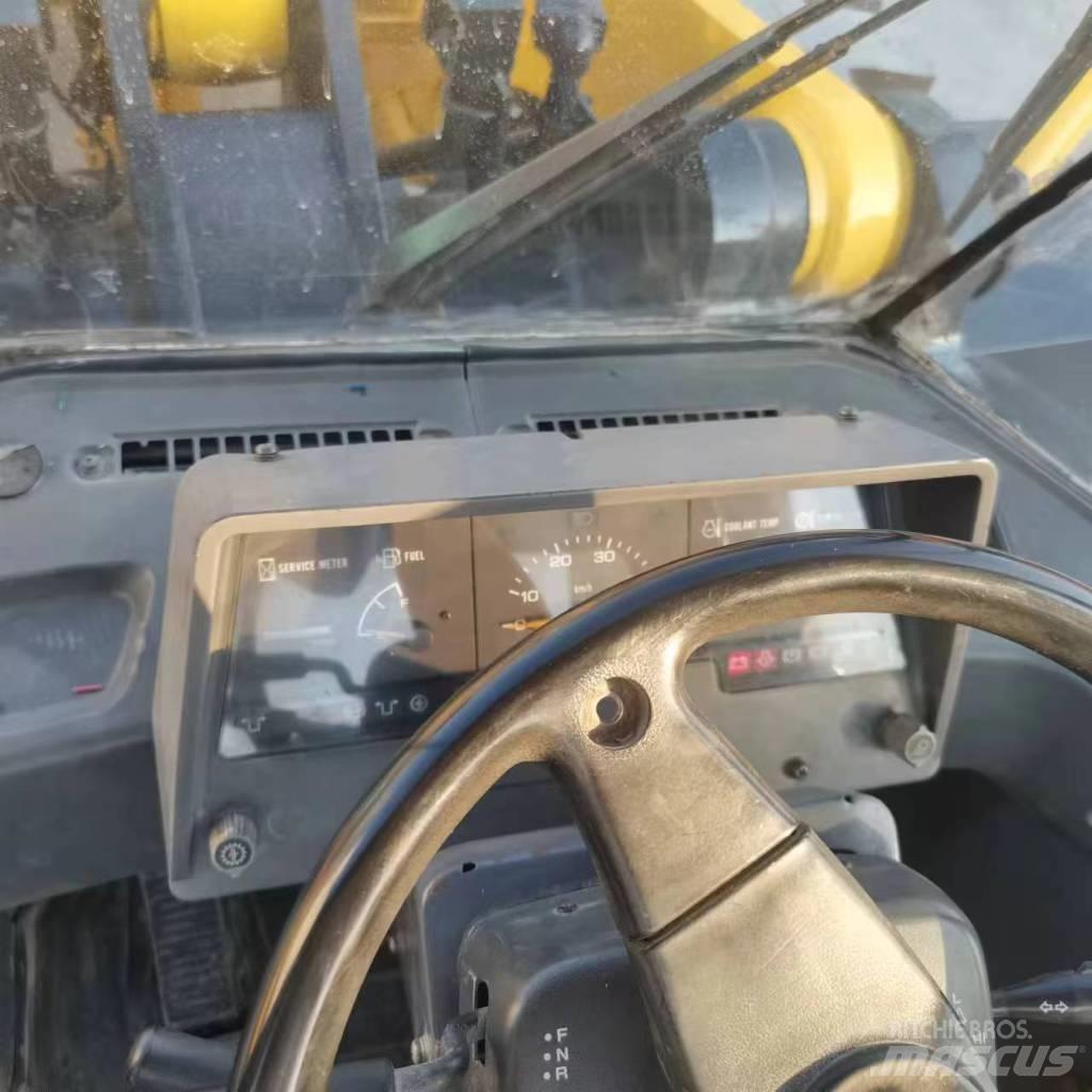 Komatsu WA 320-5 Фронтальні навантажувачі