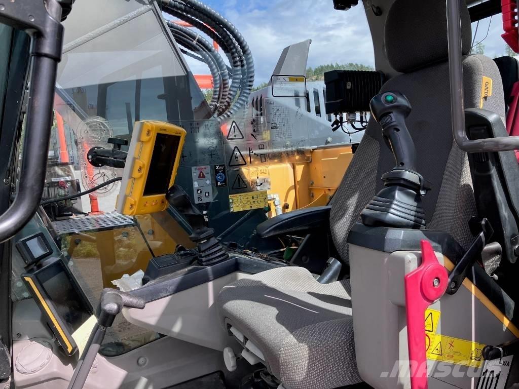 Volvo ECR 235 E Гусеничні екскаватори
