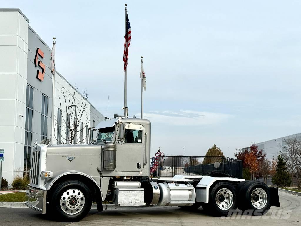 Peterbilt 388 Тягачі