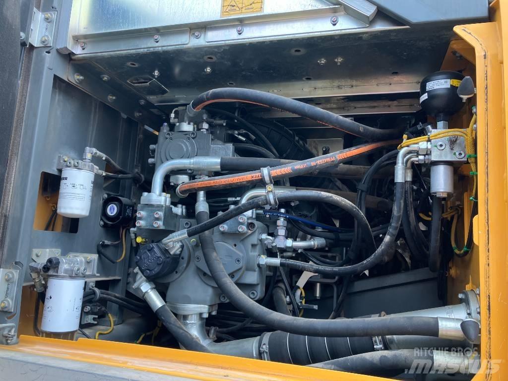 Liebherr R 945 Гусеничні екскаватори