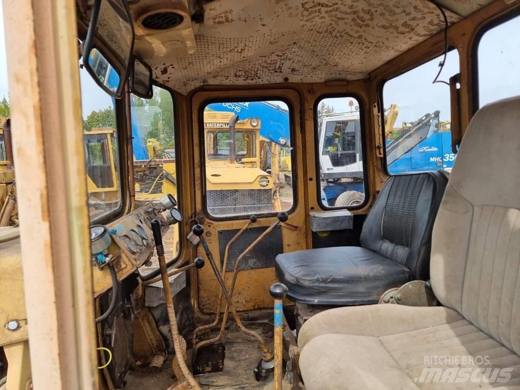 CAT T 130 Гусеничні бульдозери