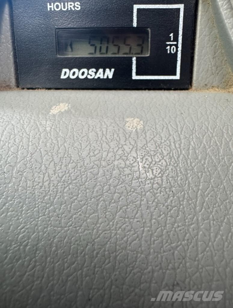 Doosan DX 140 W Колісні екскаватори