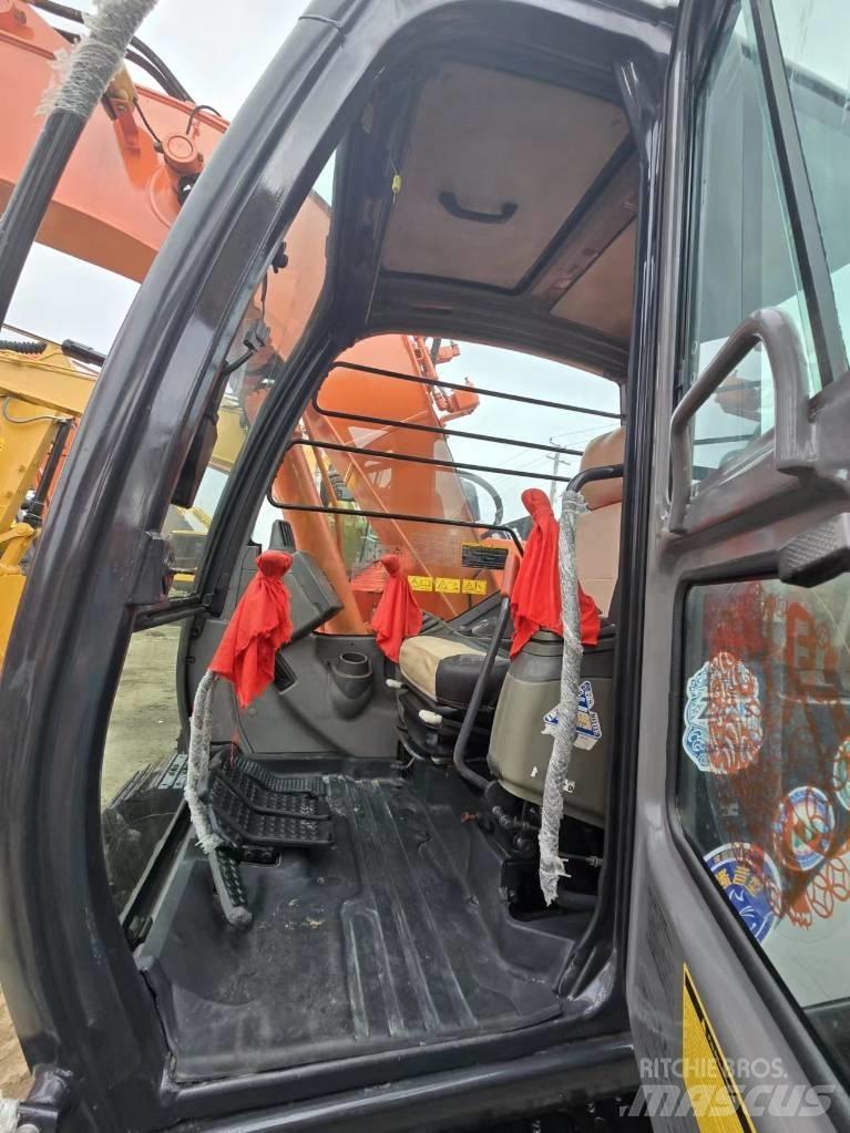 Hitachi ZX 135 US Гусеничні екскаватори