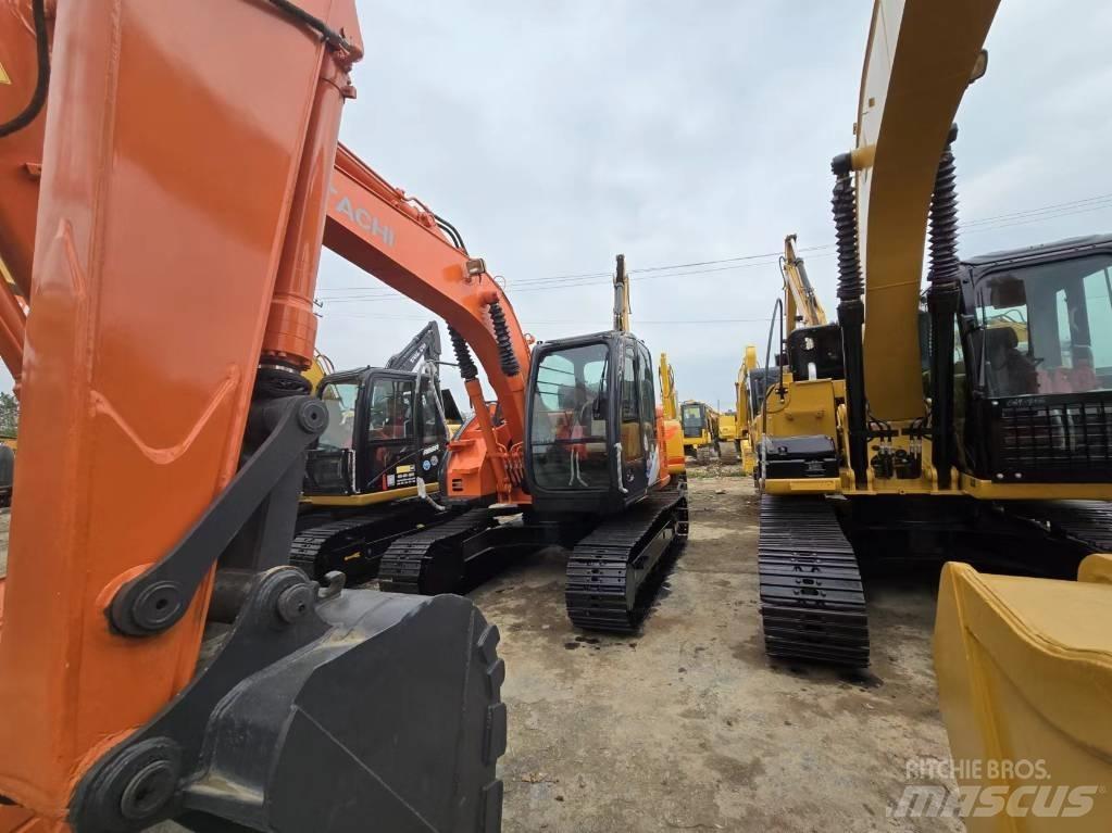 Hitachi ZX 135 US Гусеничні екскаватори