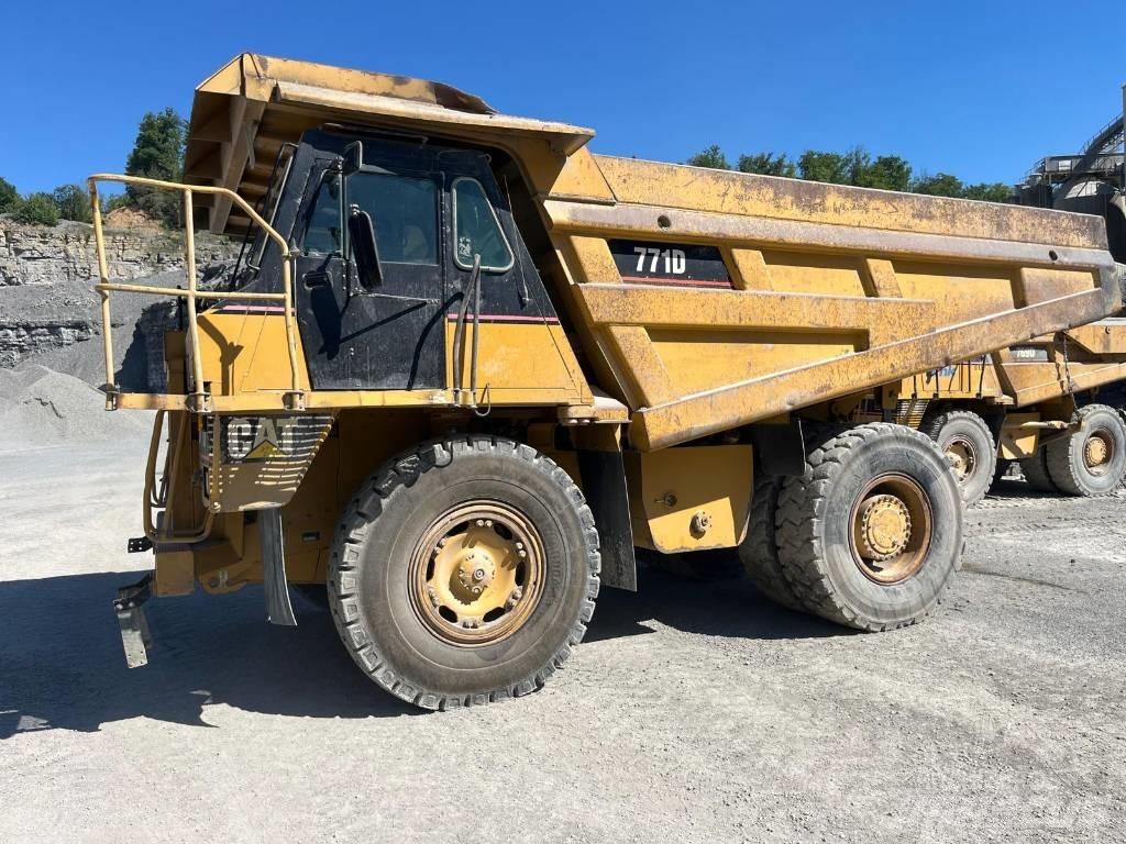 CAT 771D Кар`єрні самоскиди