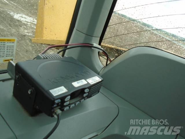CAT 938M Фронтальні навантажувачі