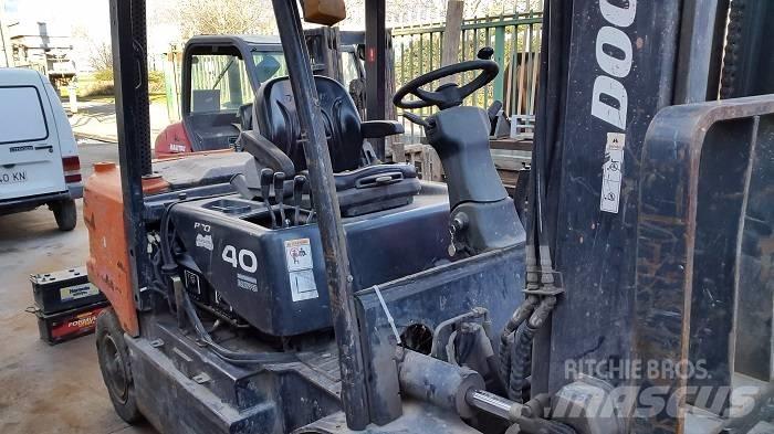 Doosan D40 SC-5 Дизельні навантажувачі