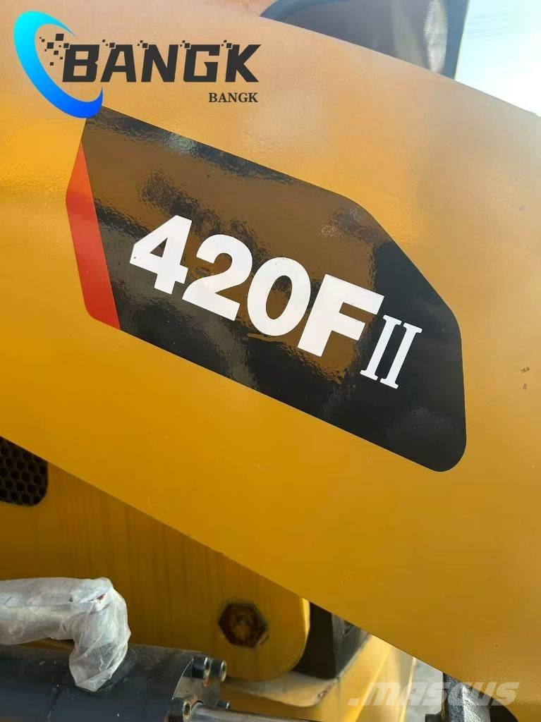 Catvik ERILLAR-420II Колісні екскаватори