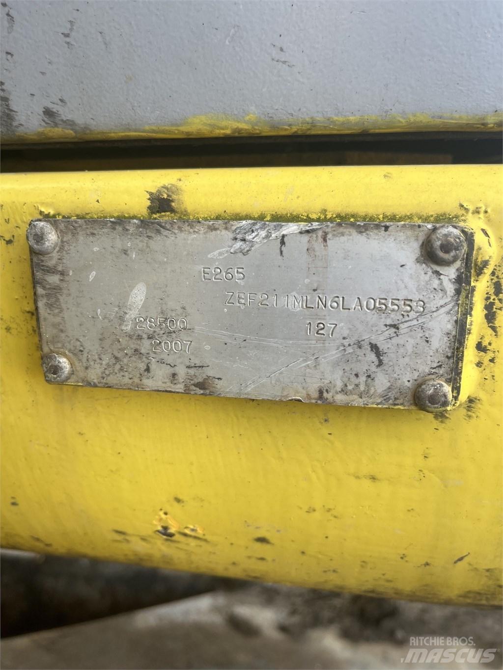 New Holland E 265 B Гусеничні екскаватори