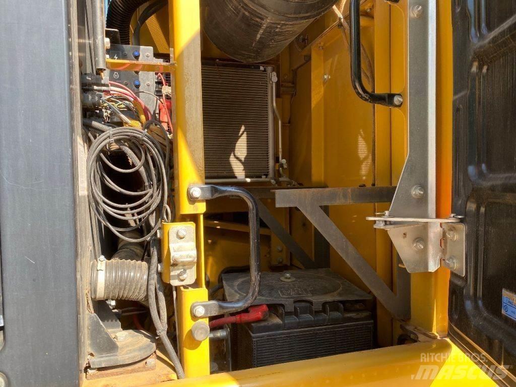CAT 324E Гусеничні екскаватори