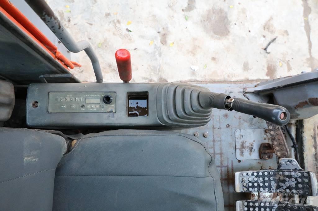 Hitachi ZX 200 LC-3 Гусеничні екскаватори
