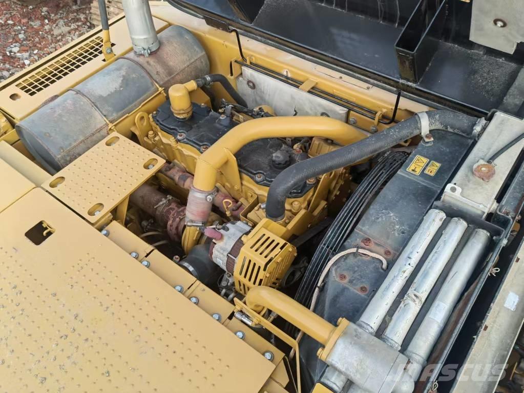 CAT 325 D2 Гусеничні екскаватори