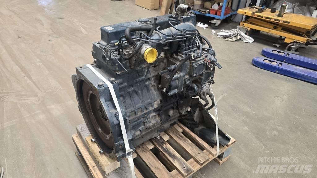 Kubota V2403 Двигуни