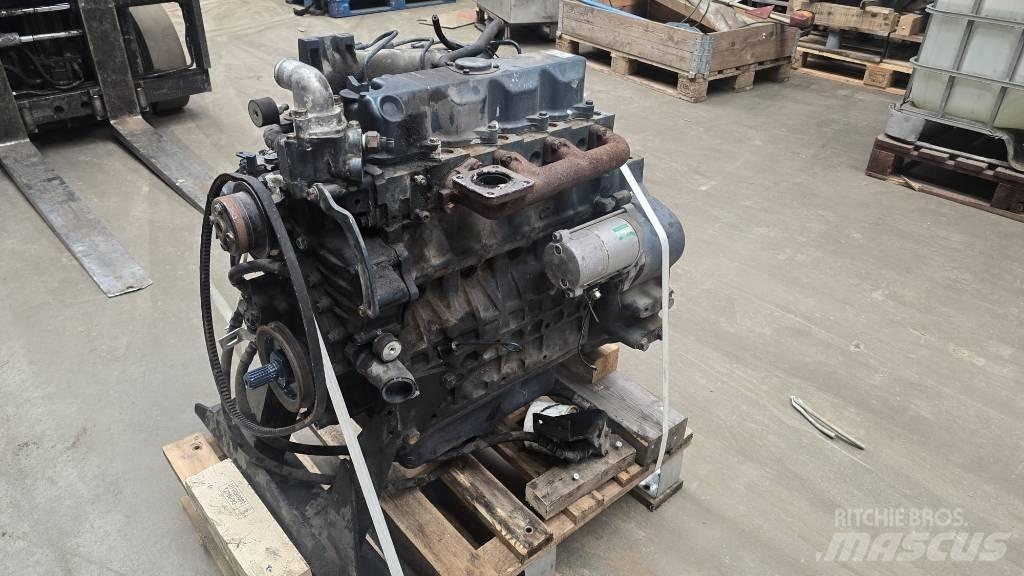Kubota V2403 Двигуни