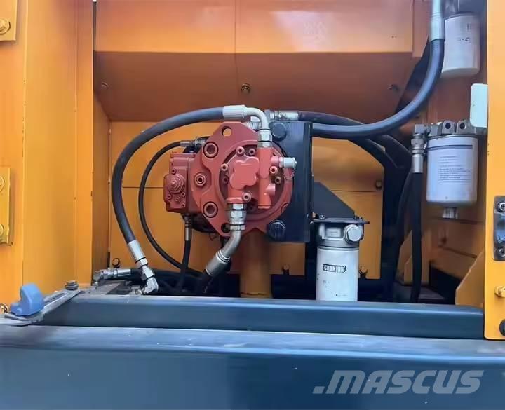 Hyundai R220LC-9S Гусеничні екскаватори